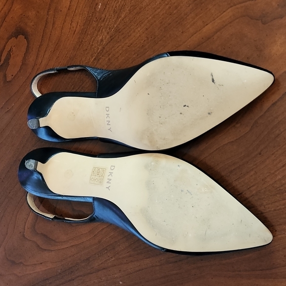 DKNY velvet/velour kitten heel - Picture 5 of 9